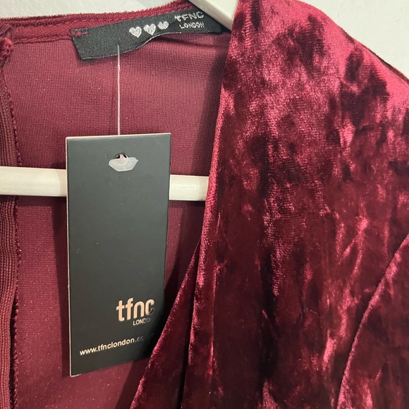 TFNC LONDON JAYDA BURGUNDY VELVET MIDI DRESS, RED/BURGUNDY SIZE 16 - Picture 4 of 7